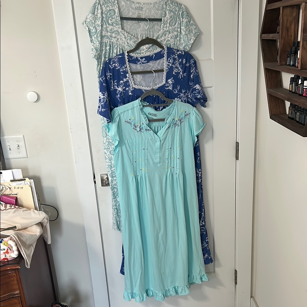 Set of 3 Chemise with Vibrant Royal Hue